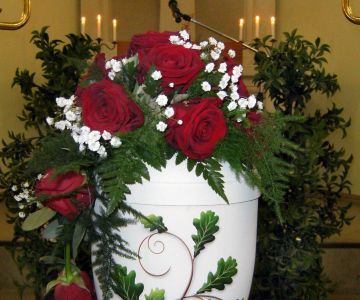 Kranz aus Rosen für eine Beerdigung