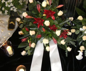 Blumenschmuck für eine Beerdigung